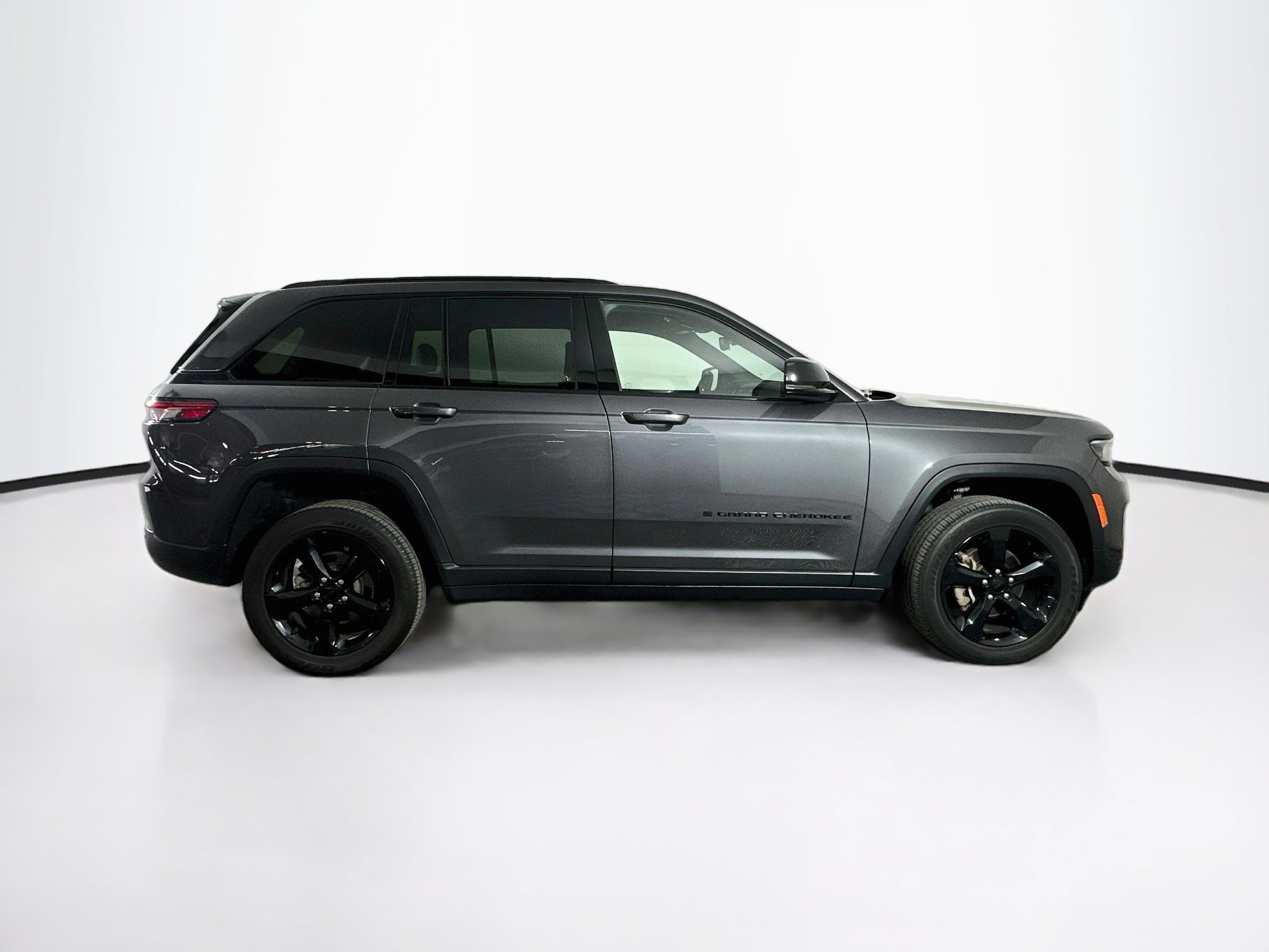 Used 2023 Jeep Grand Cherokee Altitude AWD/4WD image 10