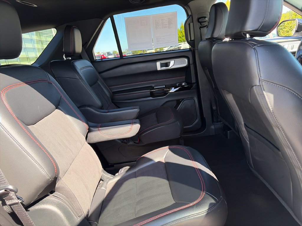 Used 2024 Ford Explorer ST-Line w/ Class IV Trailer Tow Package AWD/4WD image 32