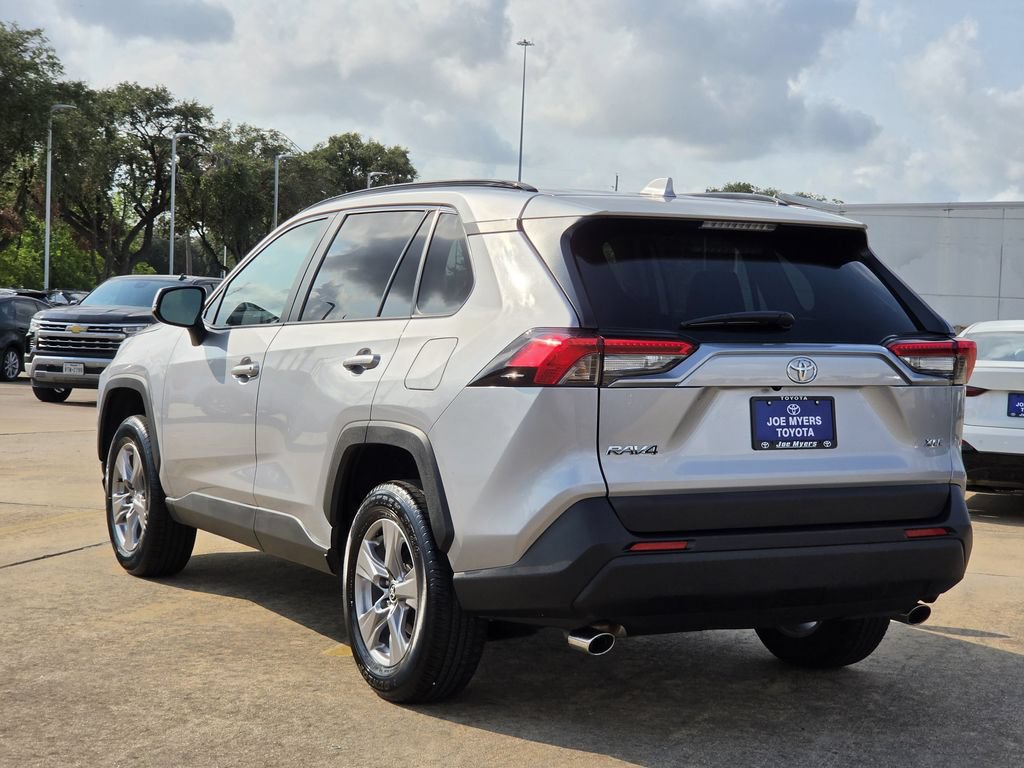 Used 2025 Toyota RAV4 XLE FWD image 7