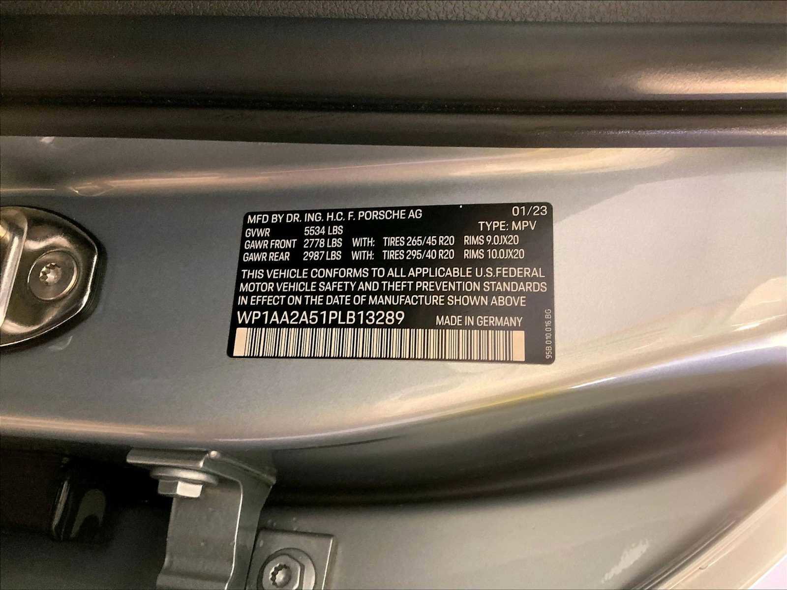 Certified 2023 Porsche Macan image 36