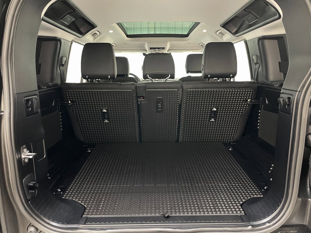 Used 2025 Land Rover Defender 110 S image 46