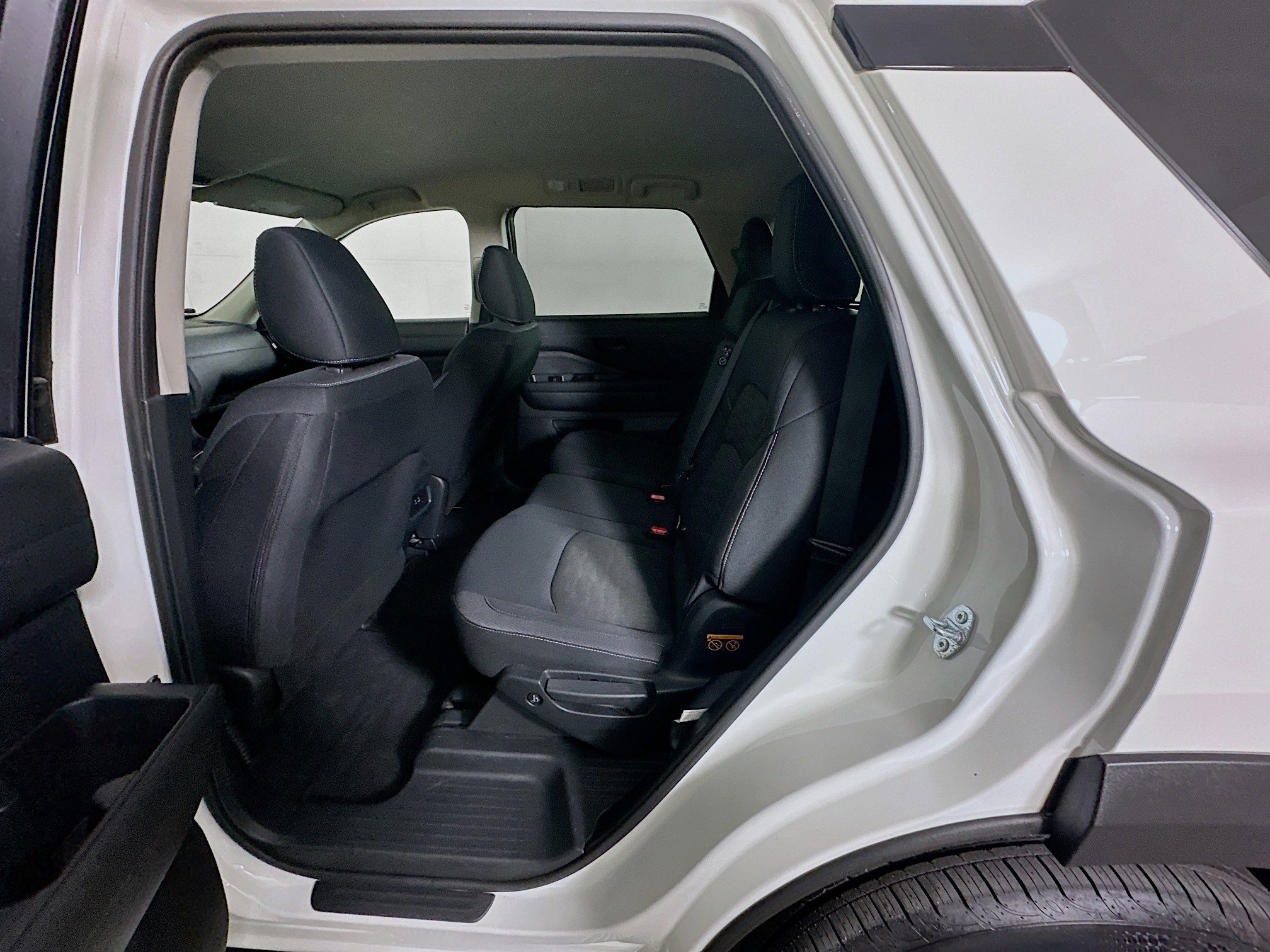 Used 2025 Nissan Pathfinder S image 27