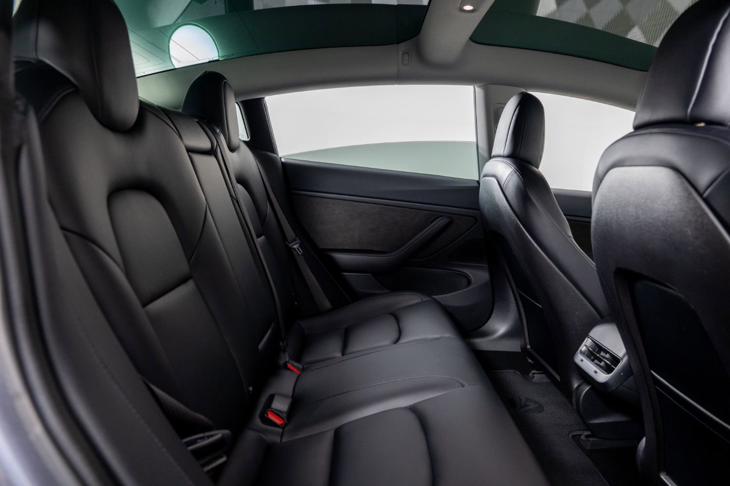 Used 2018 Tesla Model 3 Long Range AWD/4WD image 22