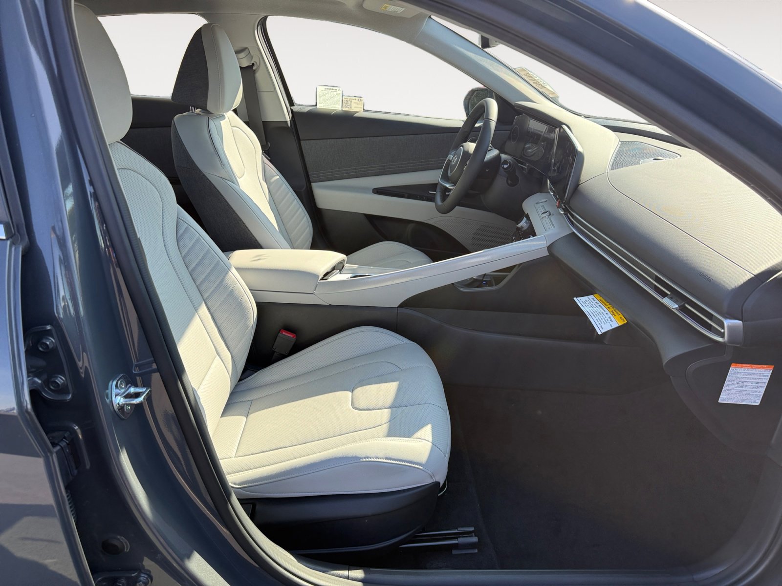 New 2025 Hyundai Elantra Limited image 19