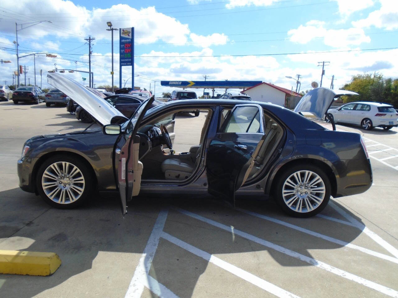Used 2014 Chrysler 300 C w/ Beats Audio Group image 25