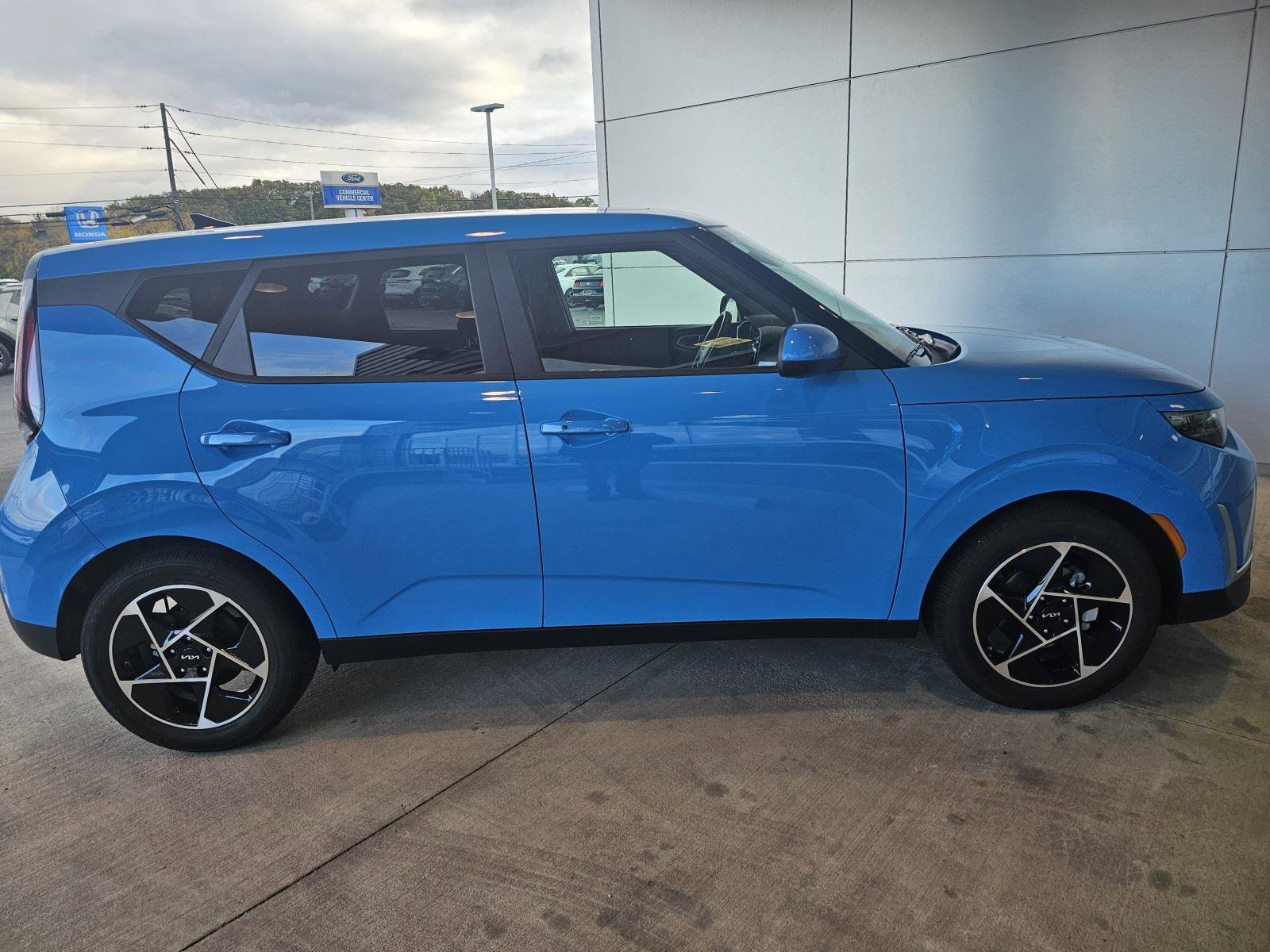 Used 2023 Kia Soul EX image 6
