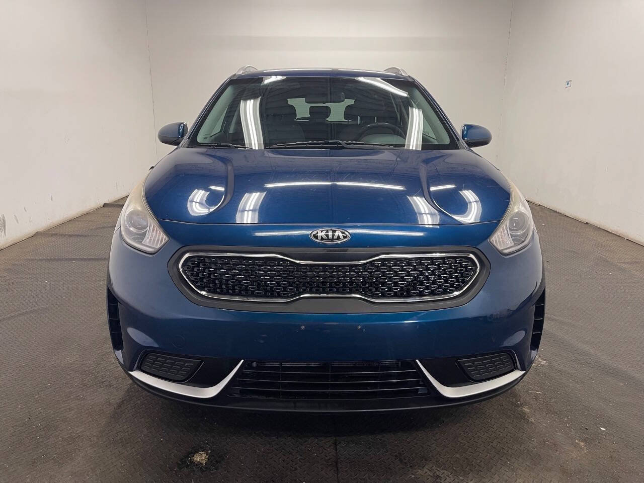 Used 2018 Kia Niro LX FWD image 2