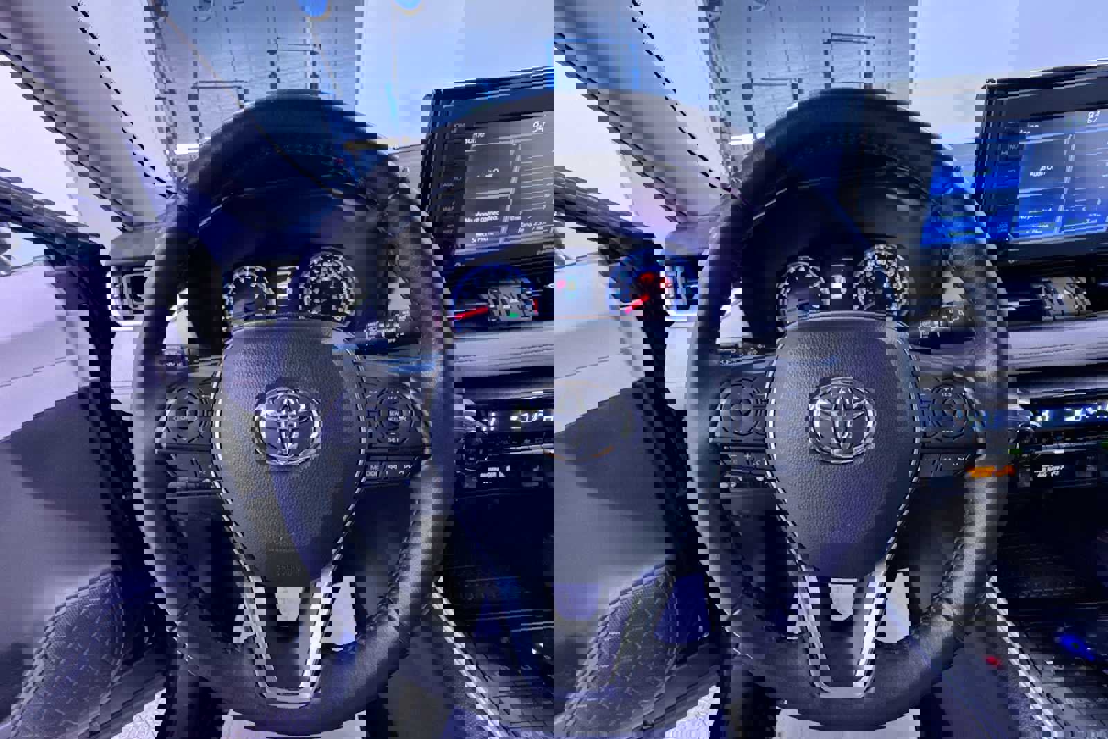 Used 2020 Toyota RAV4 XLE Premium image 14