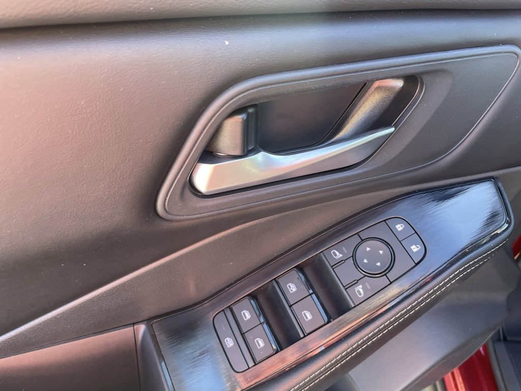 Used 2025 Nissan Rogue SV image 12