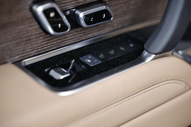 New 2026 Land Rover Range Rover Long Wheelbase SE image 29