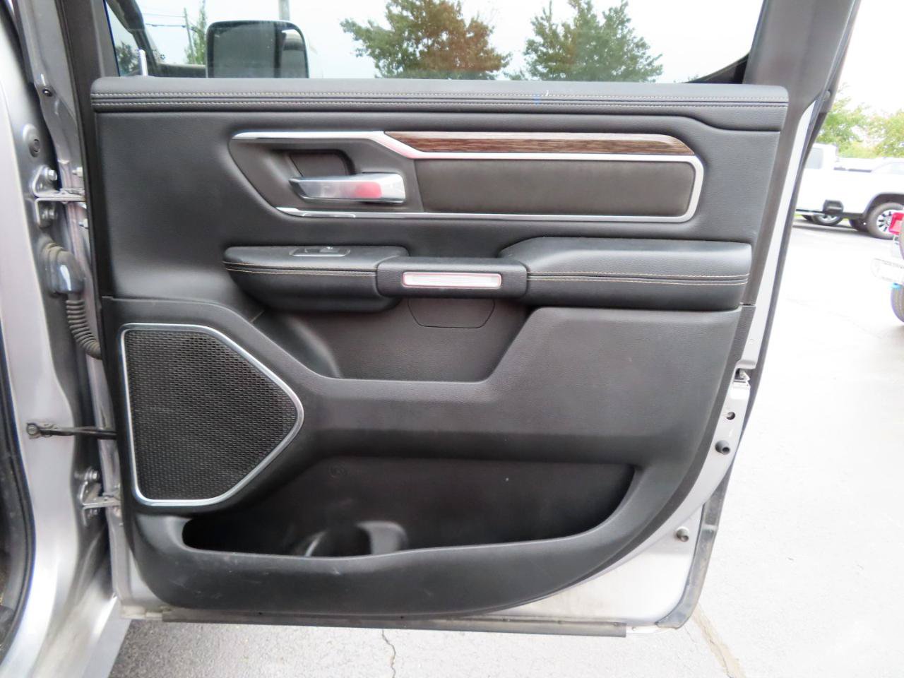 Used 2019 RAM 1500 Laramie AWD/4WD image 32