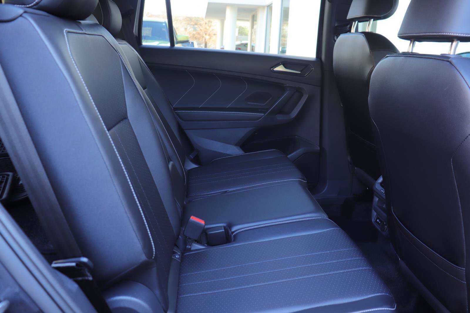 Used 2024 Volkswagen Tiguan SE R-Line image 23