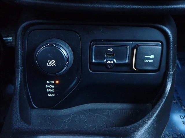 Used 2017 Jeep Renegade Limited image 21
