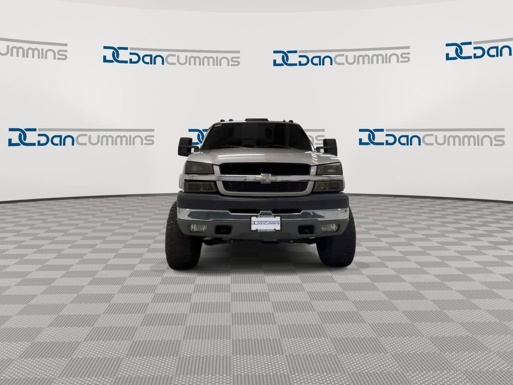 Used 2004 Chevrolet Silverado 2500 LT w/ Heavy-Duty Power Package AWD/4WD image 3