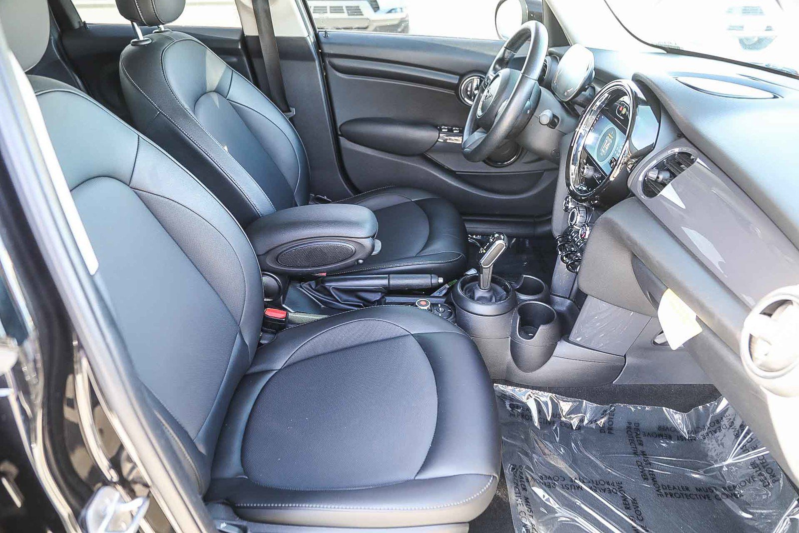 Used 2022 MINI Cooper 4-Door Hardtop image 16