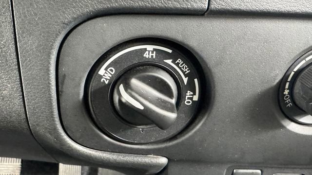 Used 2025 Nissan Frontier SV AWD/4WD image 22
