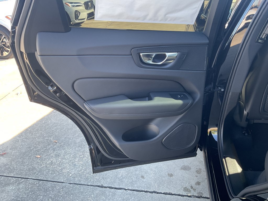 New 2027 Volvo XC60 T8 Plus AWD/4WD image 13