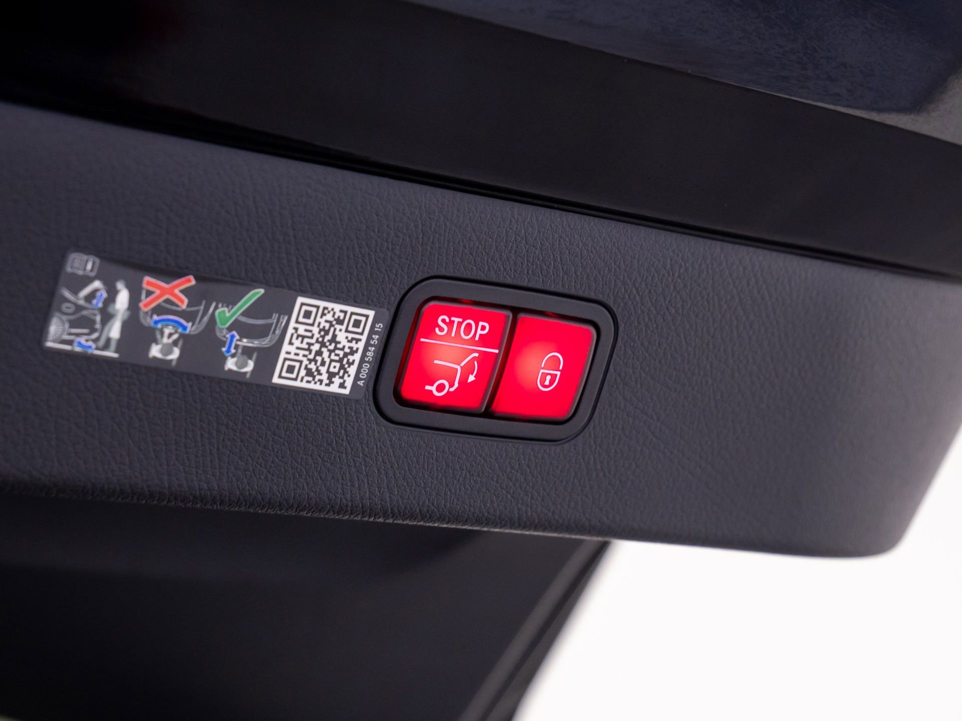 Used 2022 Mercedes-Benz EQS 580 4MATIC Sedan image 33