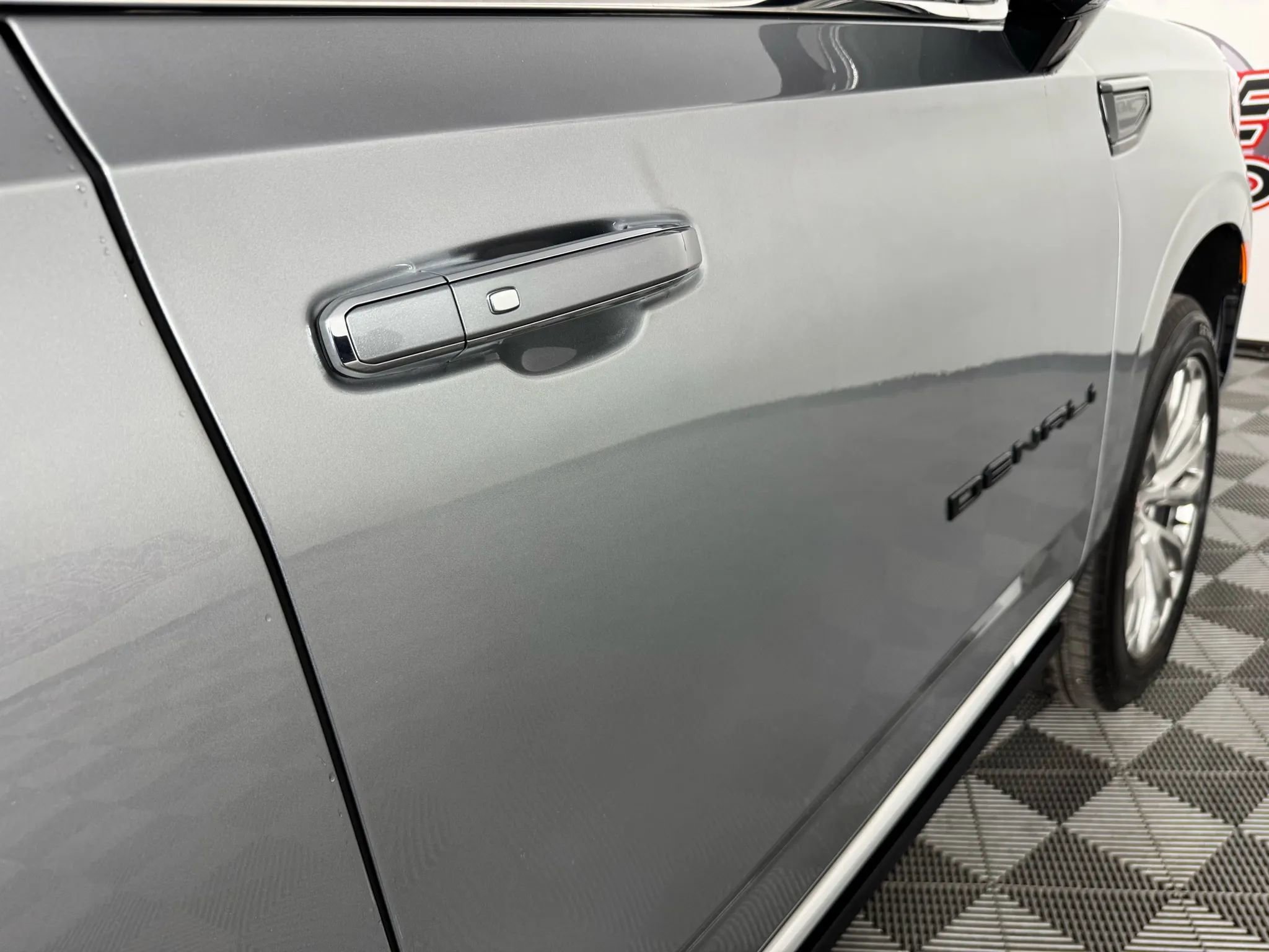 Used 2023 GMC Yukon XL Denali image 36