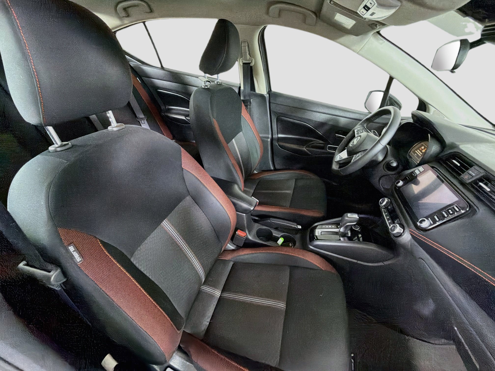 Used 2024 Nissan Versa SR FWD image 28