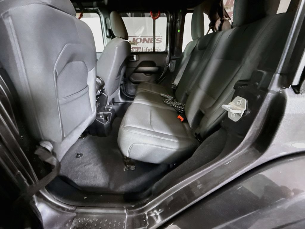 Used 2020 Jeep Wrangler Unlimited Sahara AWD/4WD image 26