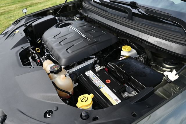 Used 2019 Jeep Cherokee Limited AWD/4WD image 16