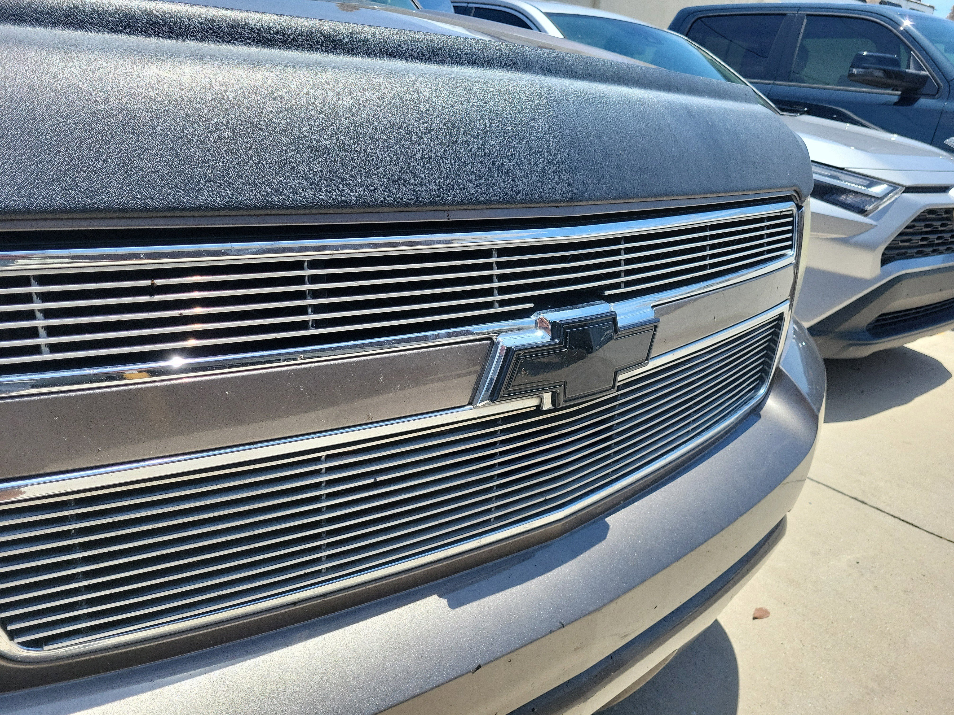 Used 2011 Chevrolet Suburban LT RWD image 7