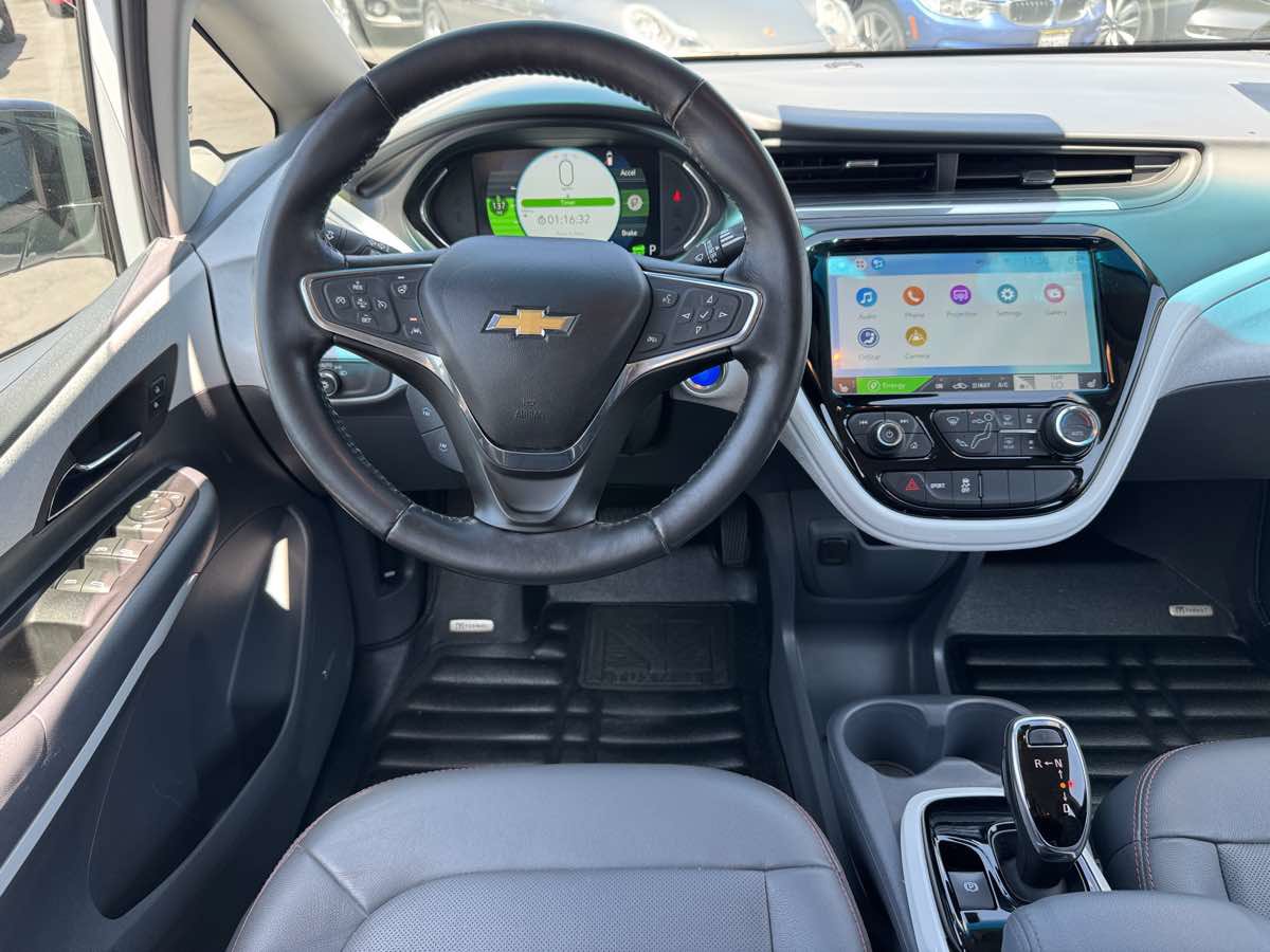 Used 2019 Chevrolet Bolt Premier w/ Infotainment Package FWD image 20