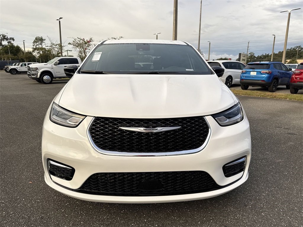 New 2026 Chrysler Pacifica Select image 8