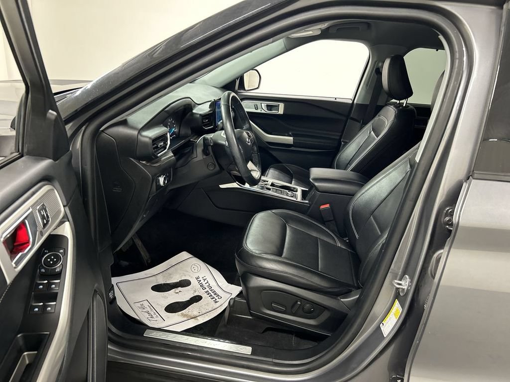 Used 2022 Ford Explorer Limited w/ Equipment Group 301A AWD/4WD image 9