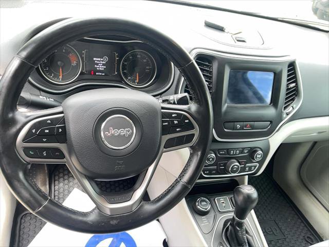 Certified 2020 Jeep Cherokee Latitude Plus w/ Cold Weather Group image 15