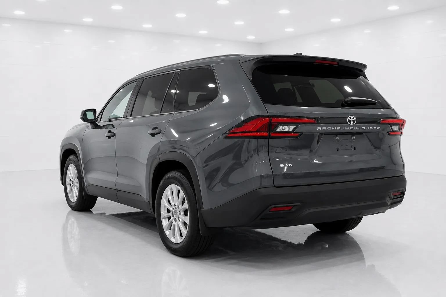 Used 2025 Toyota Grand Highlander AWD image 3
