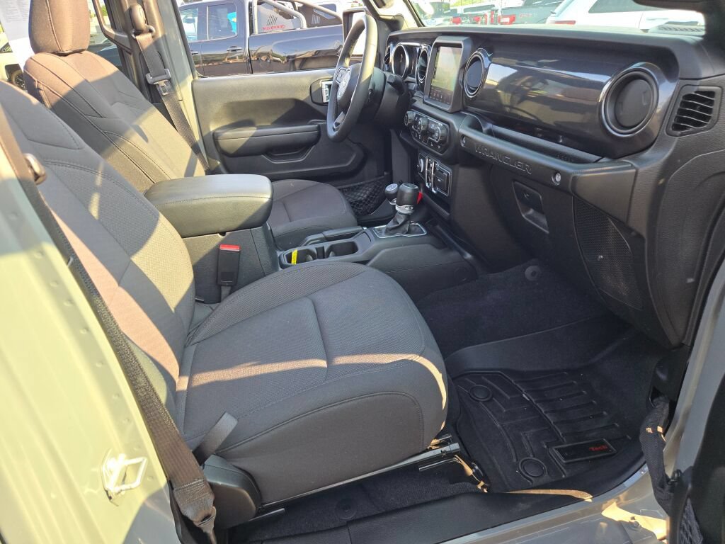 Used 2023 Jeep Wrangler Unlimited Sport AWD/4WD image 7