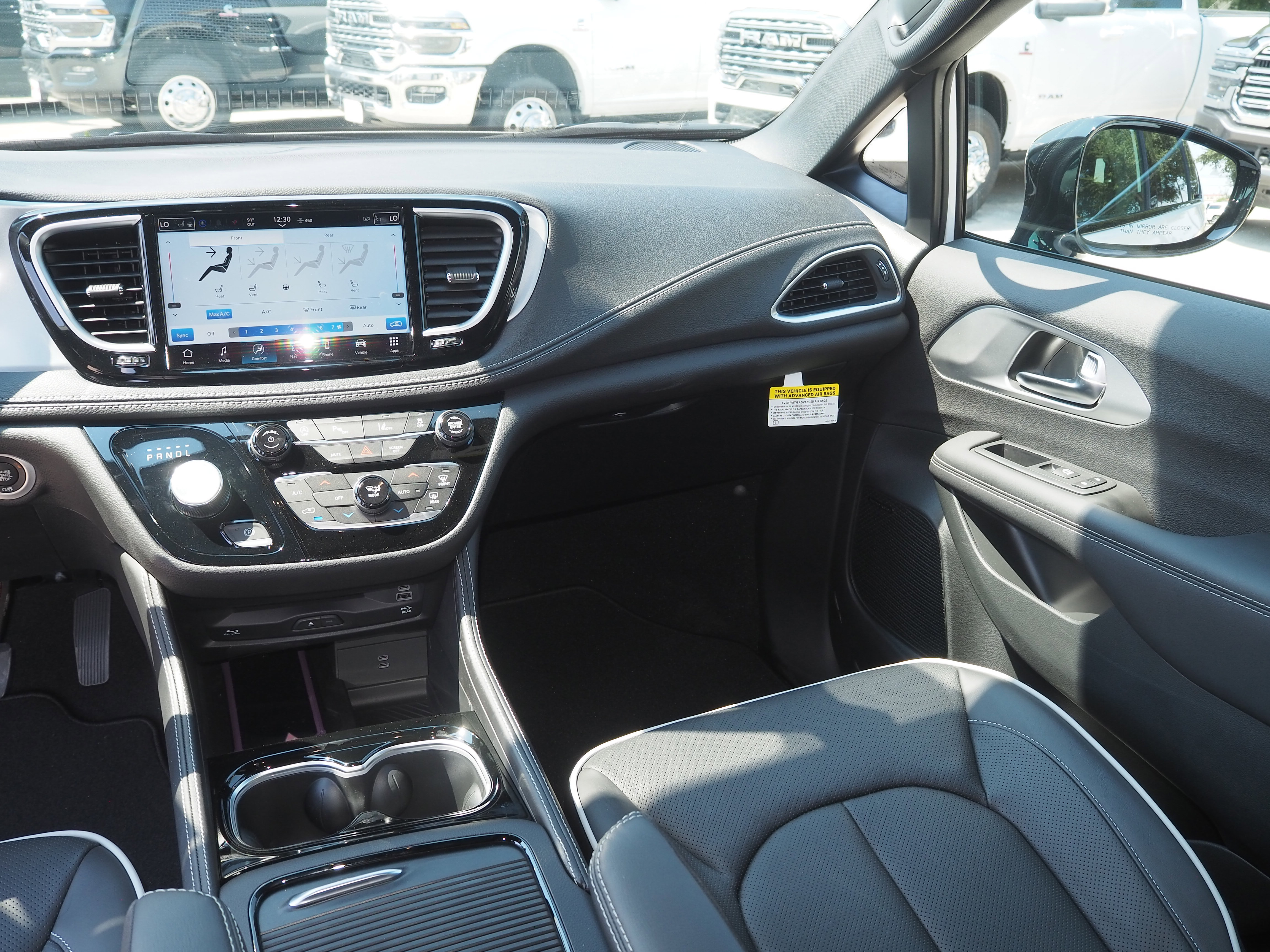 New 2026 Chrysler Pacifica Limited w/ Uconnect Theater Family Group FWD image 23
