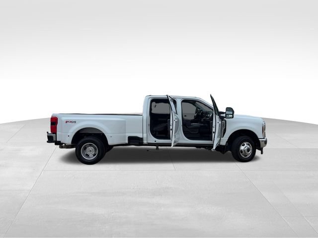Used 2025 Ford F350 Lariat w/ Lariat Ultimate Package AWD/4WD image 43