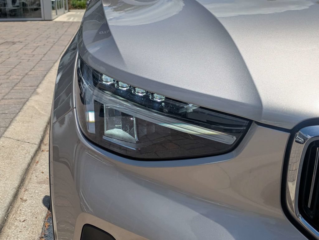 Certified 2023 Volvo XC40 B5 Plus w/ Protection Package Premier AWD/4WD image 10