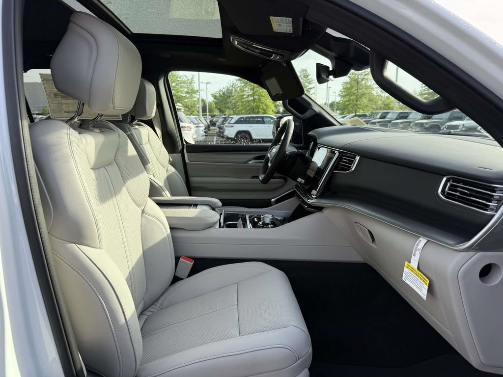 New 2026 Jeep Grand Wagoneer Limited AWD/4WD image 15