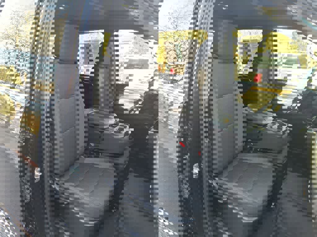 Used 2025 GMC Sierra 3500 SLE w/ SLE Value Package image 24