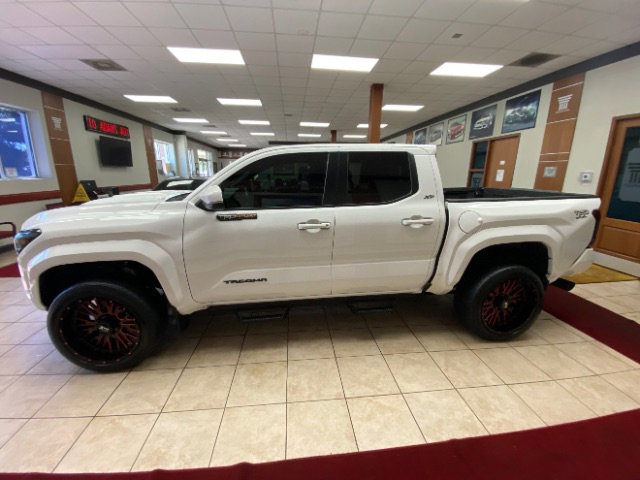 Used 2024 Toyota Tacoma TRD Sport w/ TRD Sport Upgrade Package image 2
