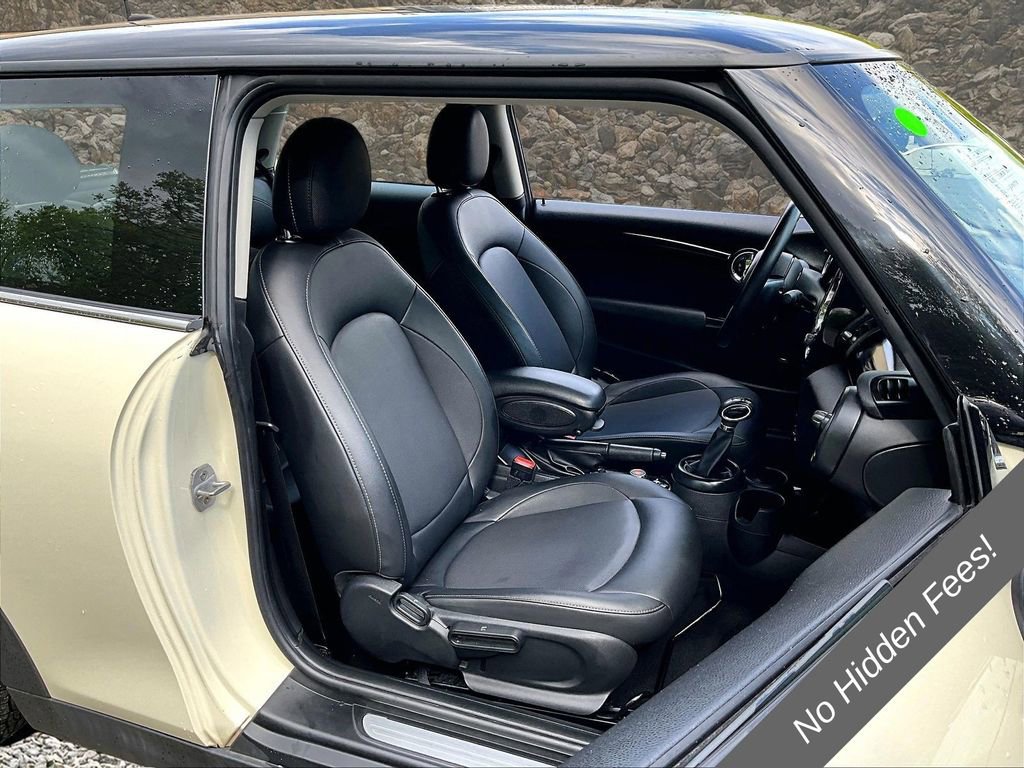 Used 2019 MINI Cooper 2-Door Hardtop w/ Signature Upholstery Package FWD image 7