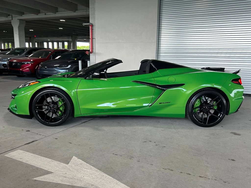 Used 2026 Chevrolet Corvette Z06 RWD image 3