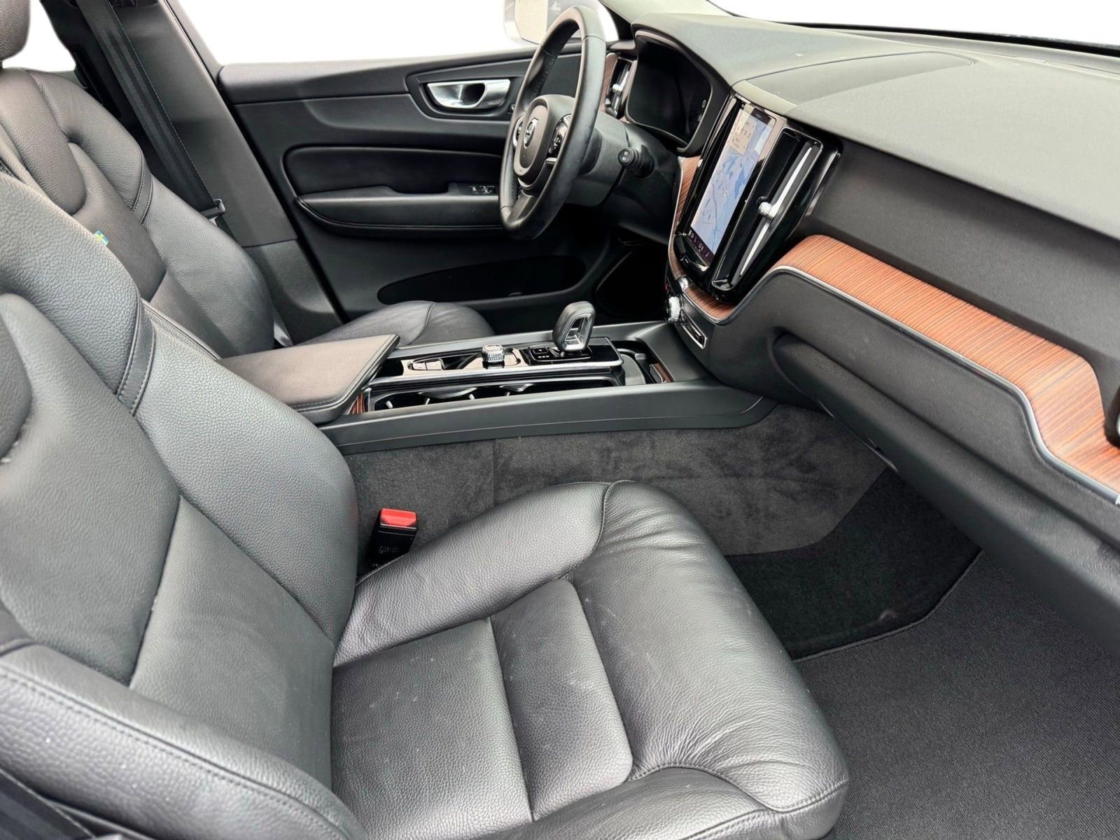 Used 2023 Volvo XC60 B5 Plus w/ Protection Package Premier image 12