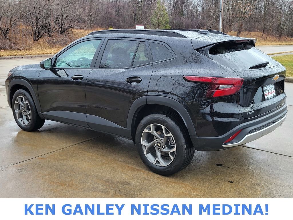 Used 2025 Chevrolet Trax LT image 5