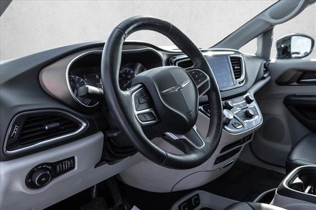 Used 2019 Chrysler Pacifica Touring-L Plus image 10