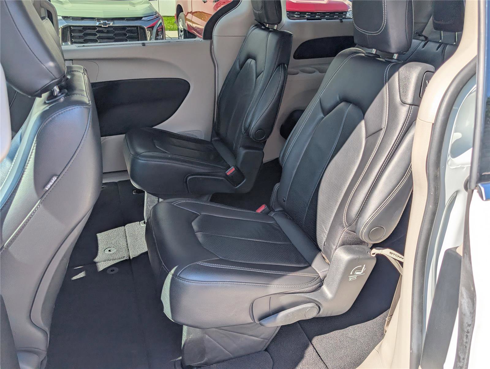 Used 2022 Chrysler Pacifica Touring-L FWD image 15