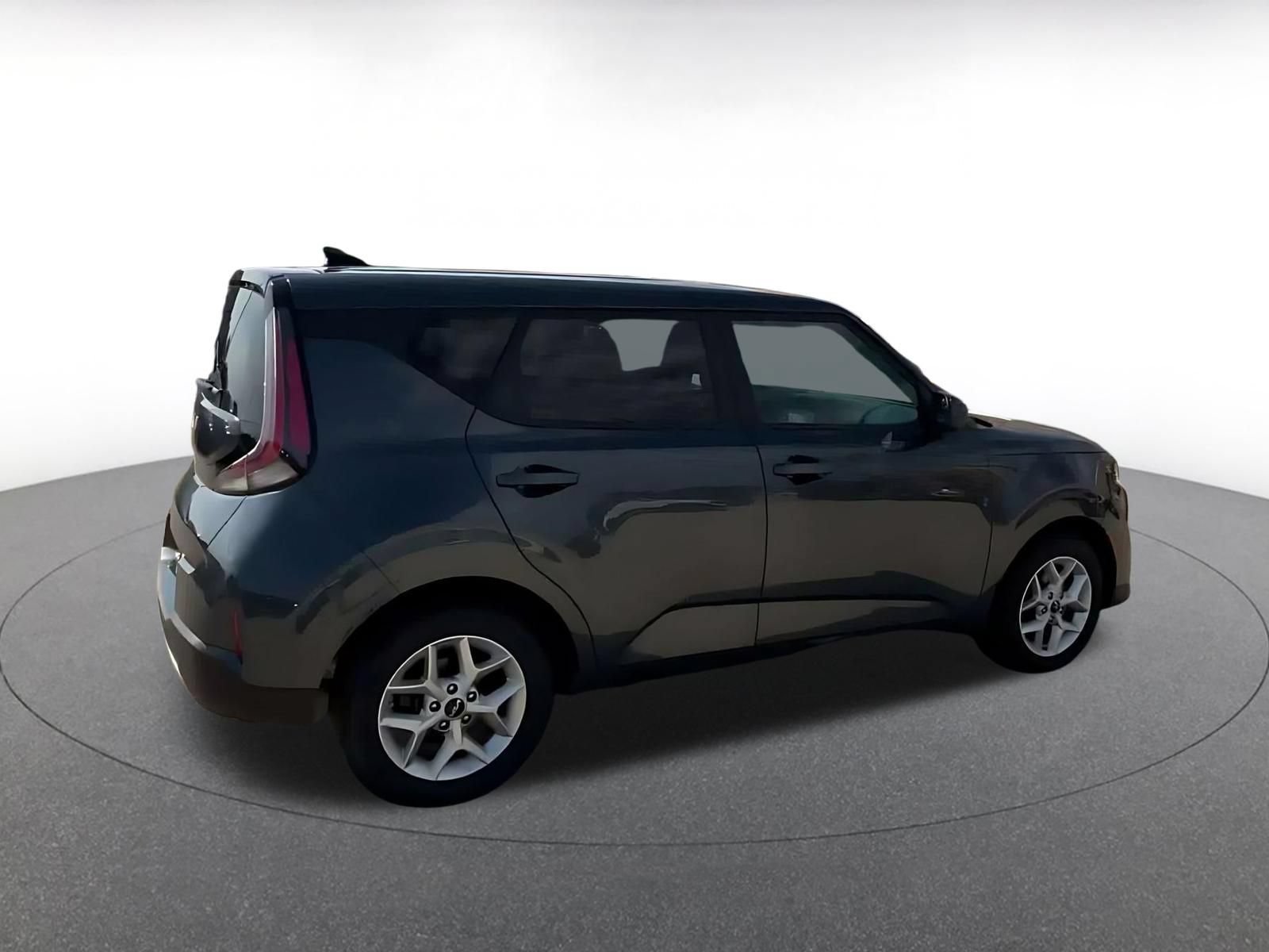 Used 2025 Kia Soul LX w/ LX Technology Package FWD image 14