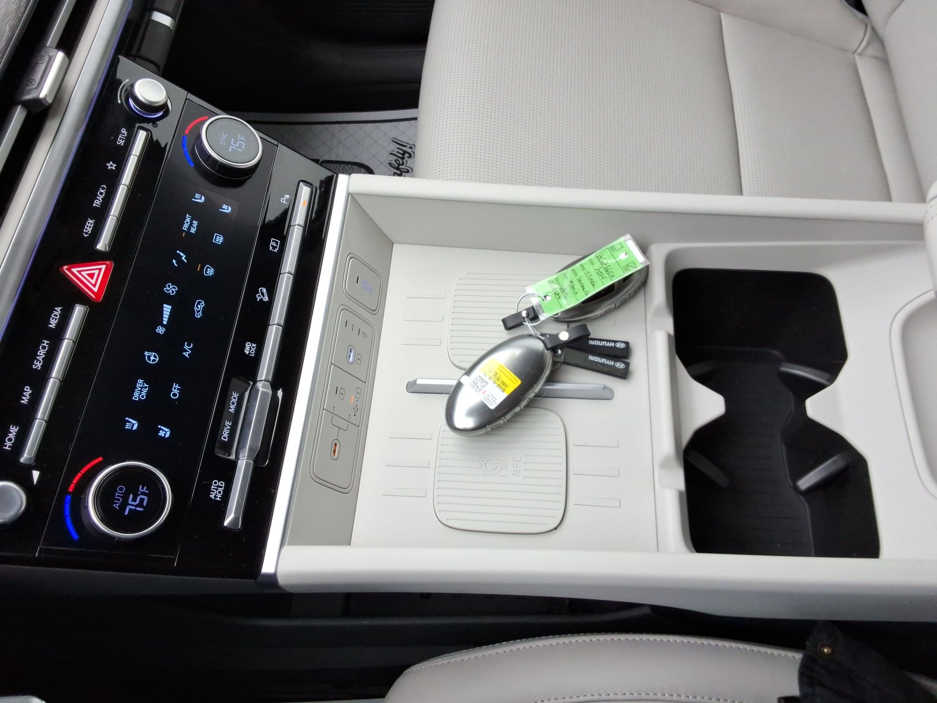 Used 2025 Hyundai Santa Fe Limited image 17