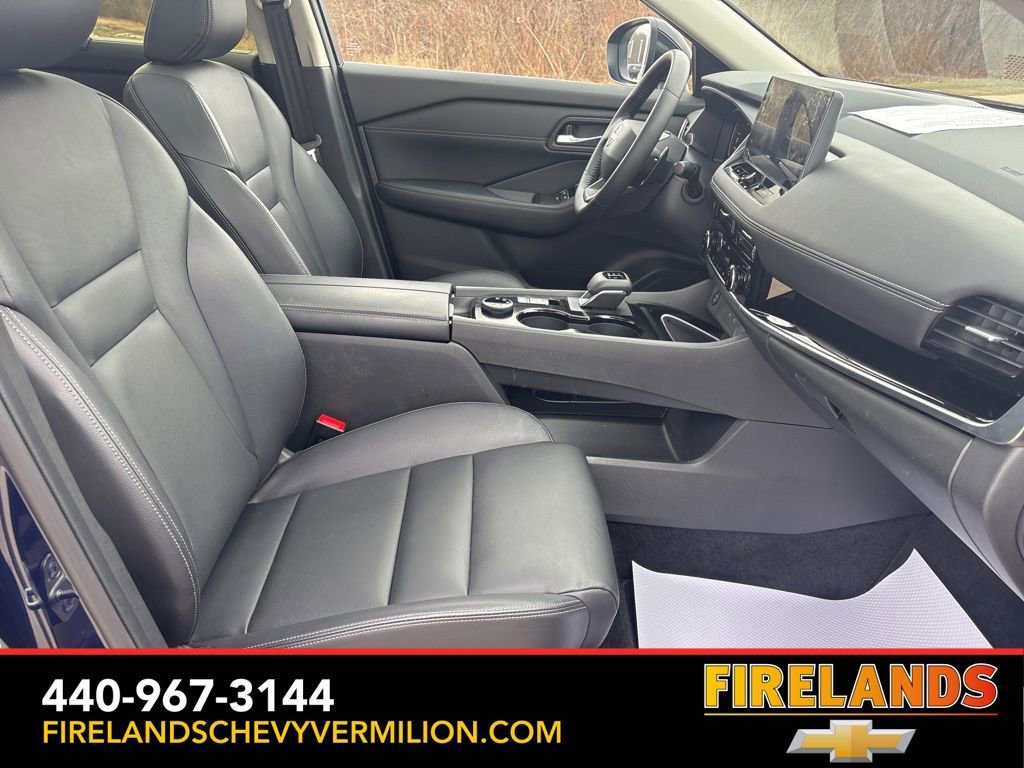 Used 2025 Nissan Rogue SL w/ Tech Package image 36