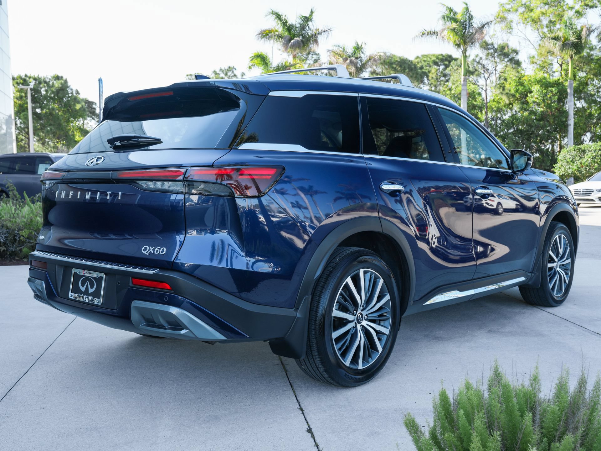 Used 2023 INFINITI QX60 Sensory w/ Vision Package AWD/4WD image 23