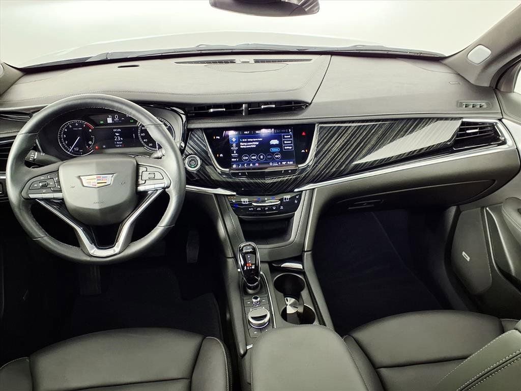 Certified 2025 Cadillac XT6 Premium Luxury image 3